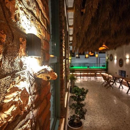 Vega 43 Hostel Sarande Exterior photo