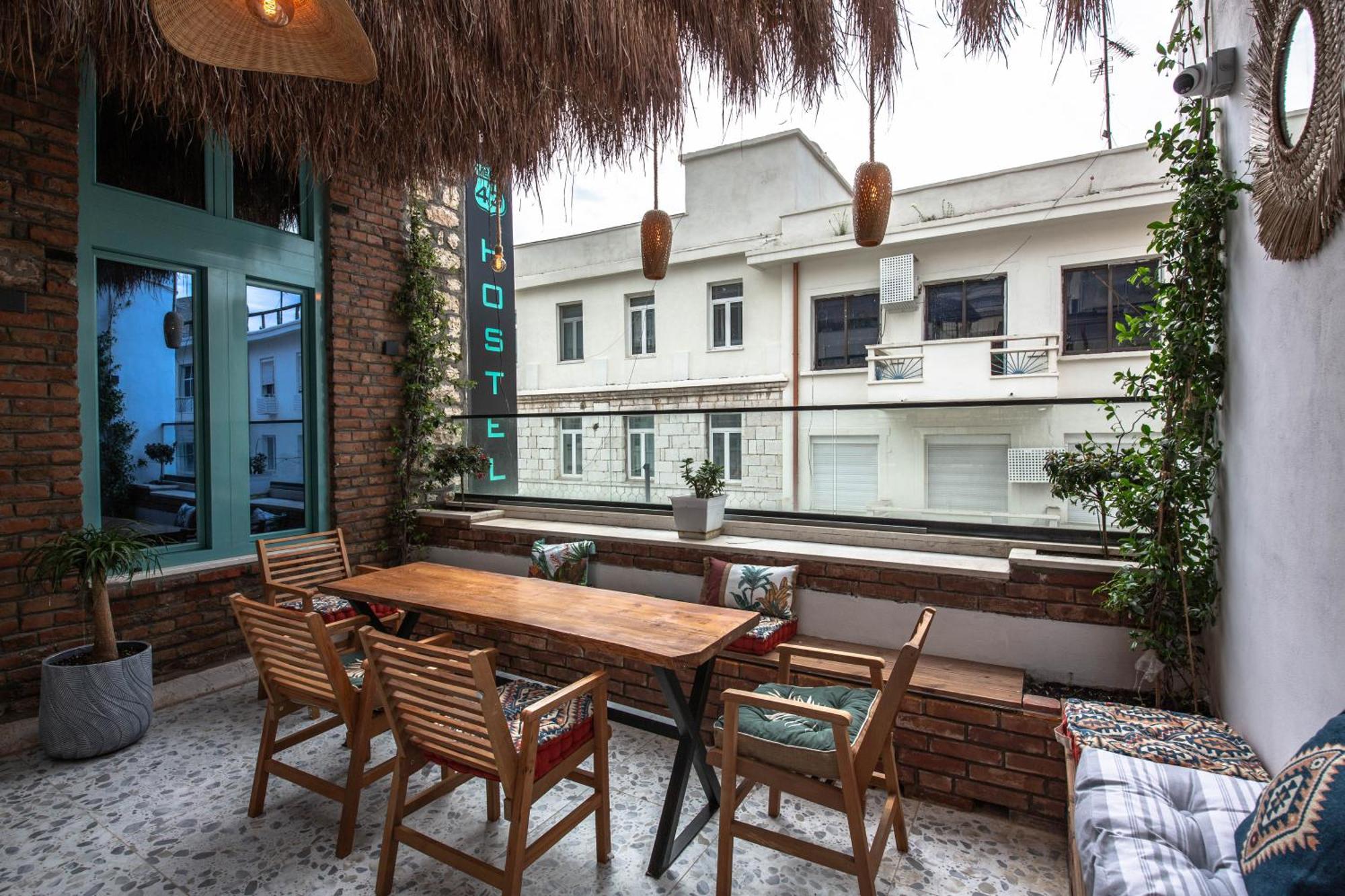 Vega 43 Hostel Sarande Exterior photo