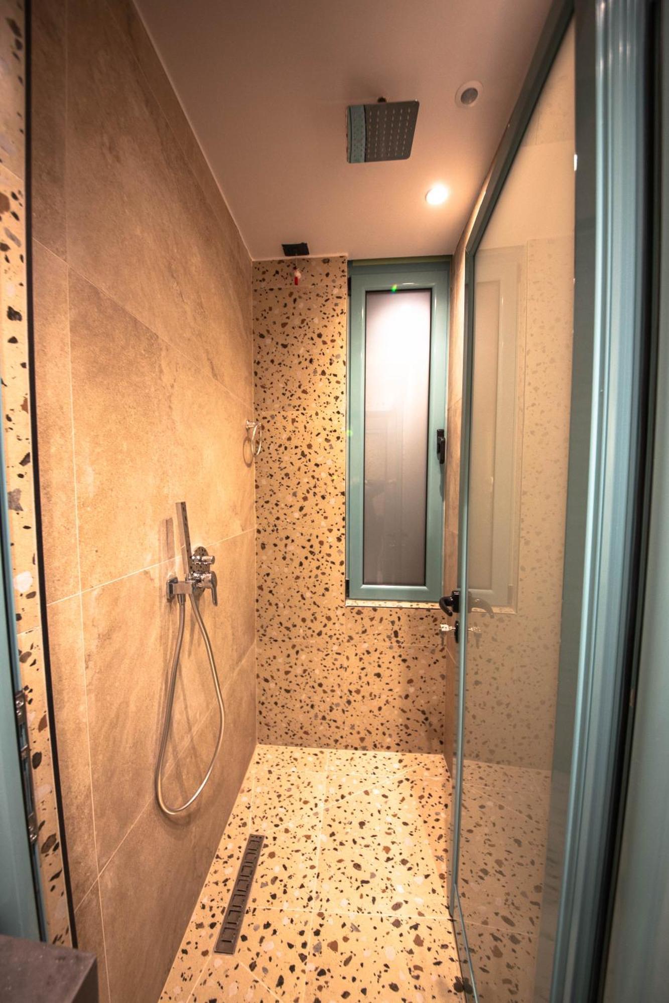 Vega 43 Hostel Sarande Exterior photo