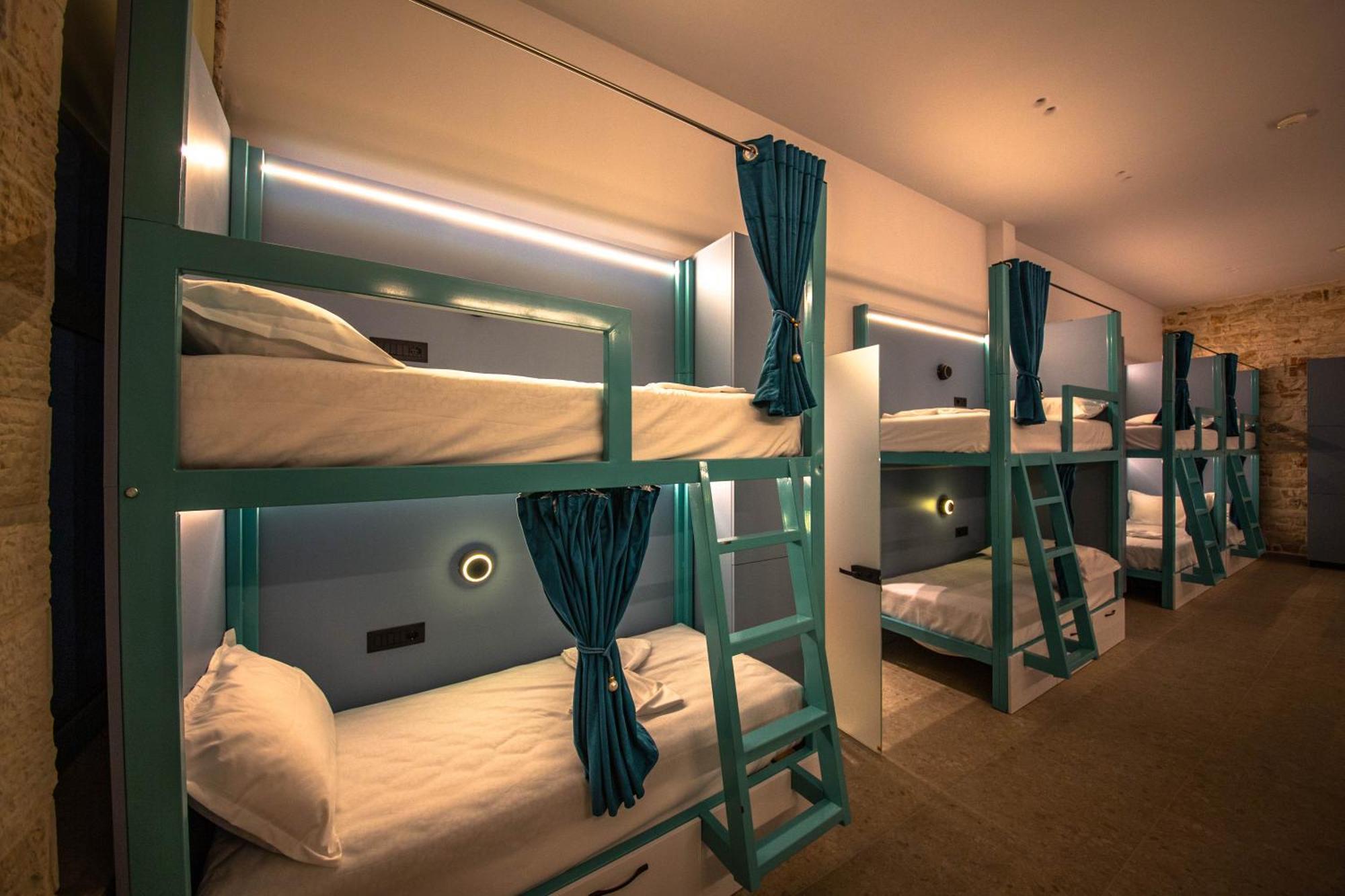 Vega 43 Hostel Sarande Exterior photo