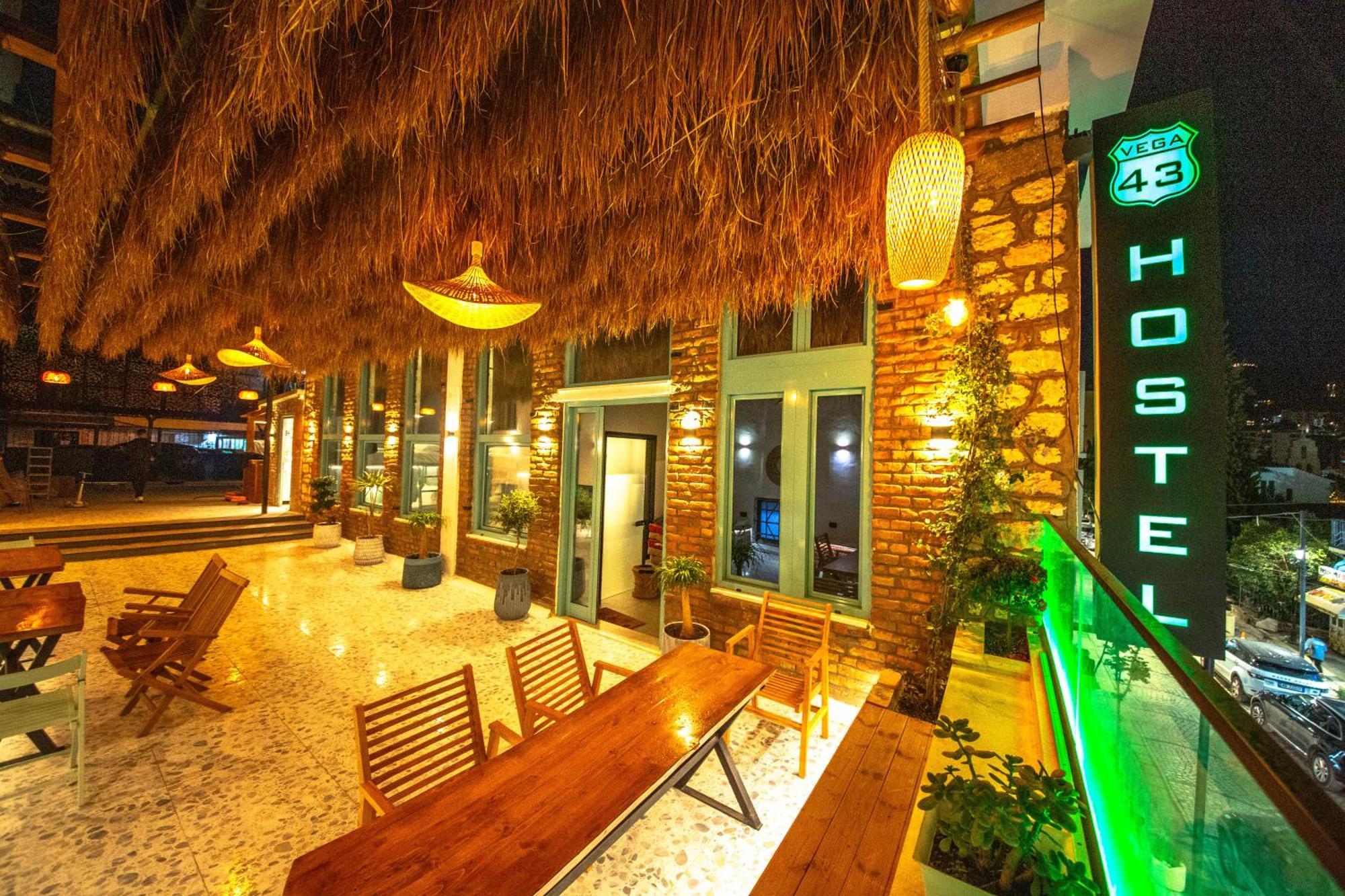 Vega 43 Hostel Sarande Exterior photo