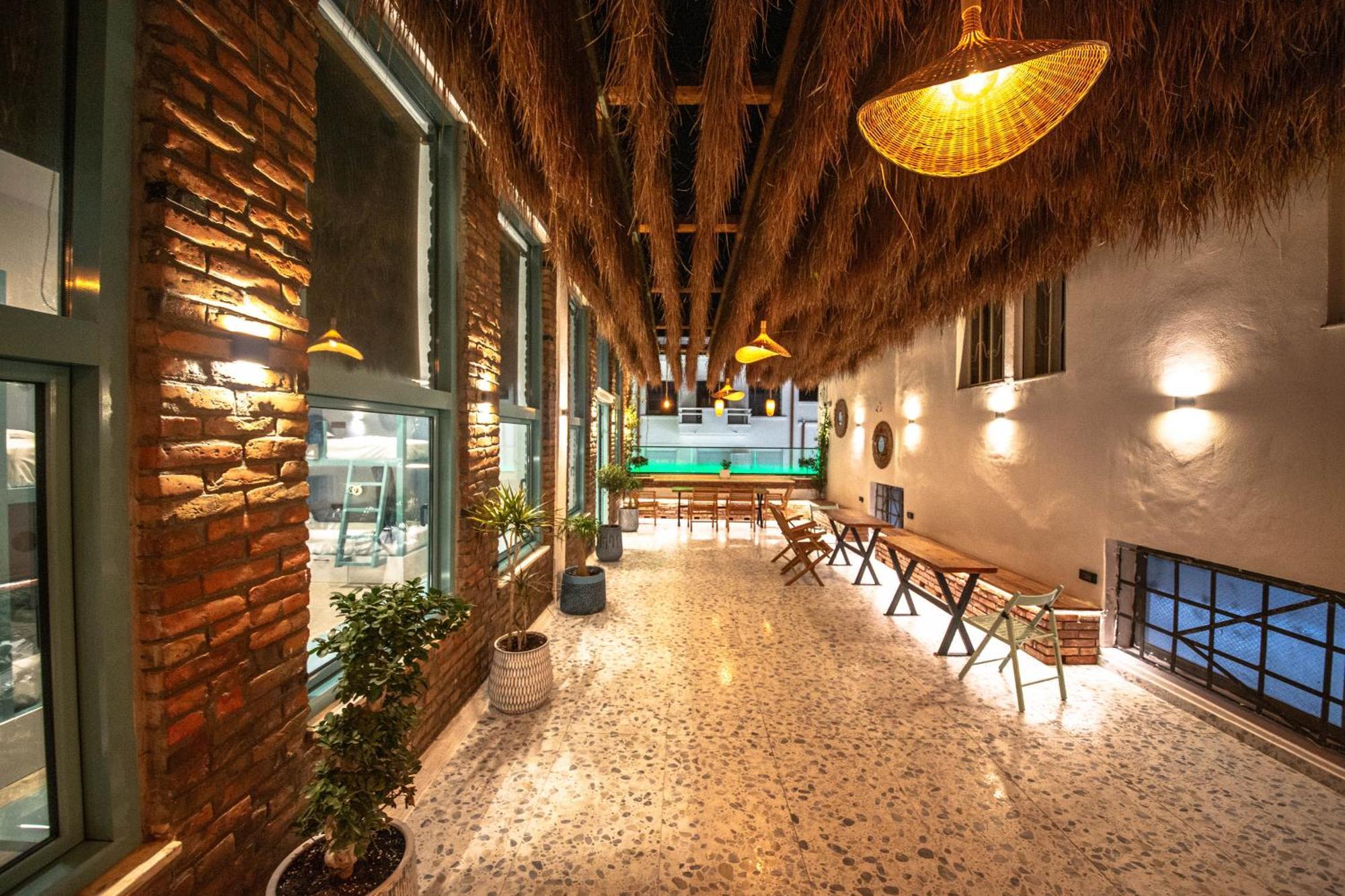 Vega 43 Hostel Sarande Exterior photo