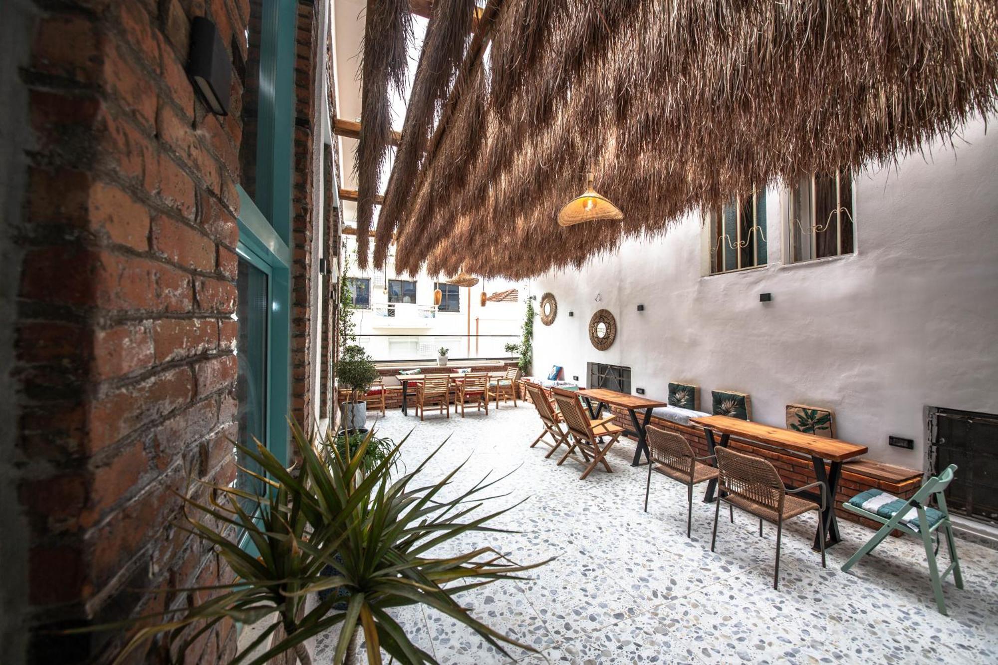 Vega 43 Hostel Sarande Exterior photo