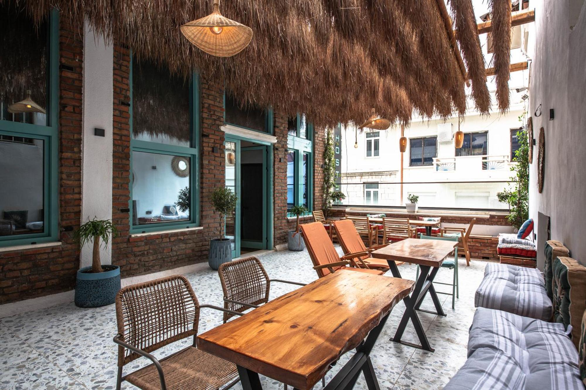 Vega 43 Hostel Sarande Exterior photo