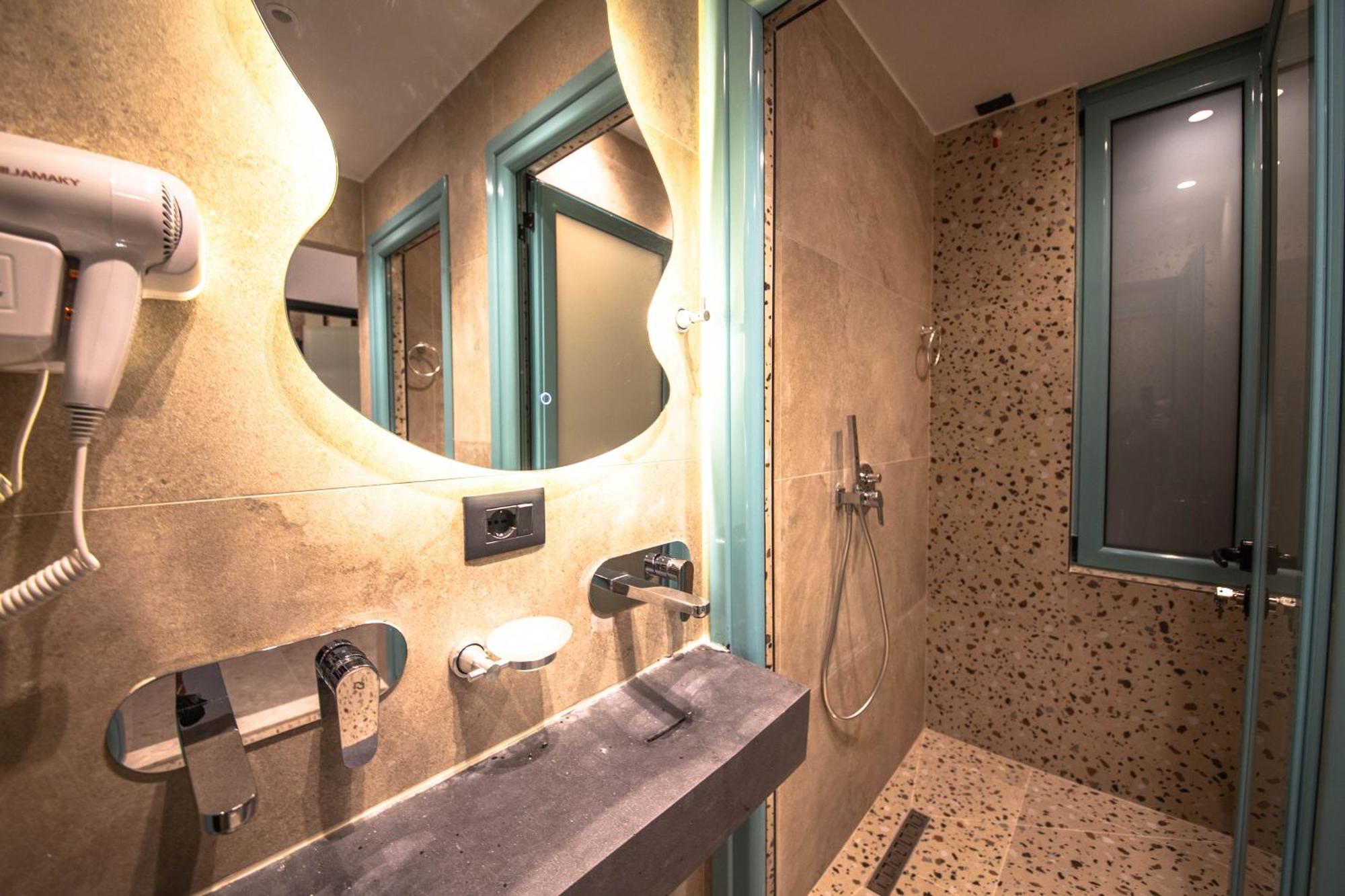 Vega 43 Hostel Sarande Exterior photo